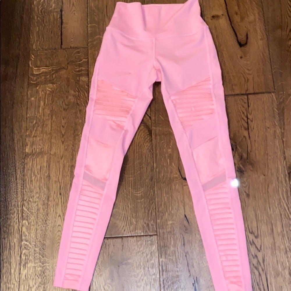BRAND NEW Hot Pink Alo Yoga Leggings